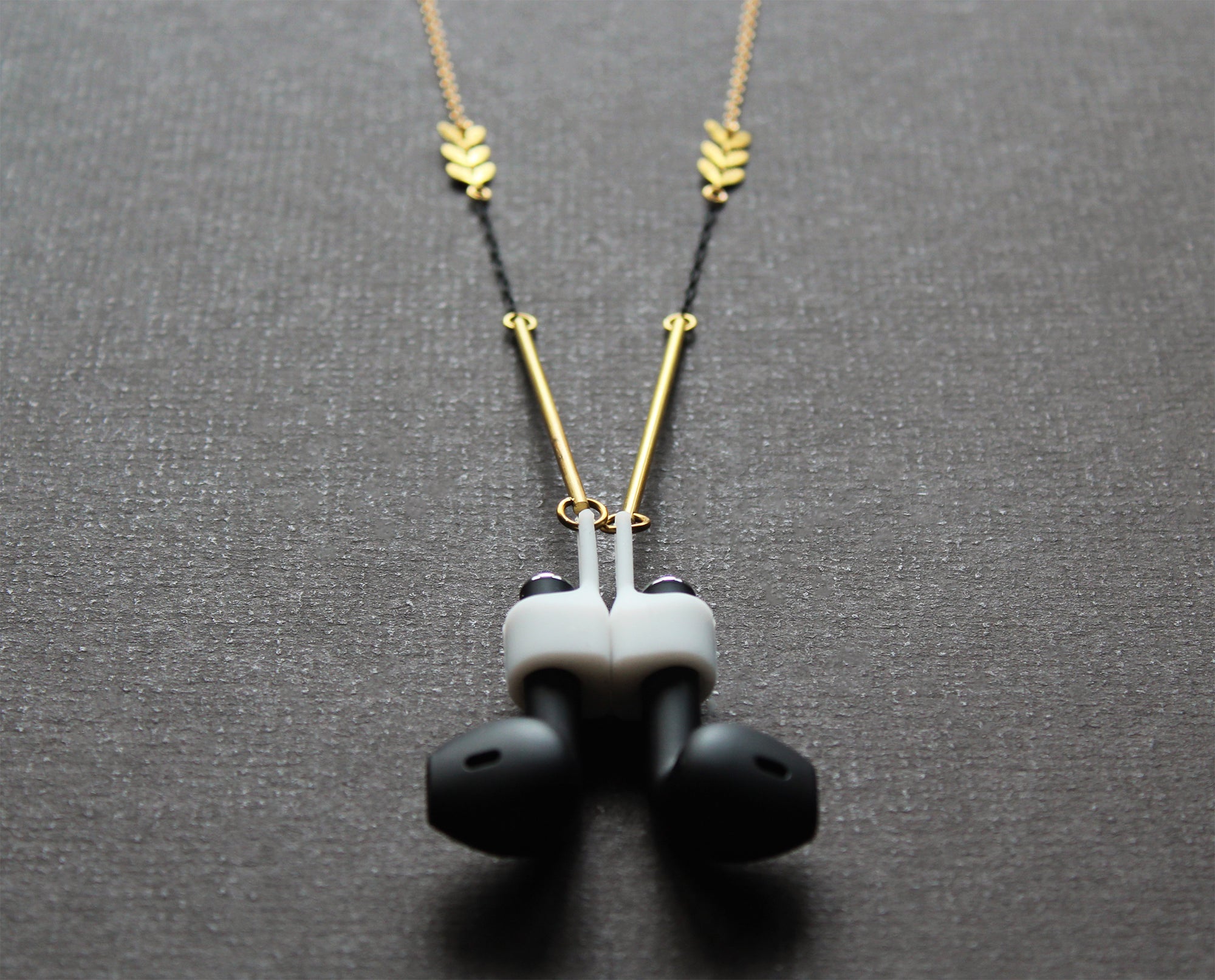 Clovia Earbud Chain