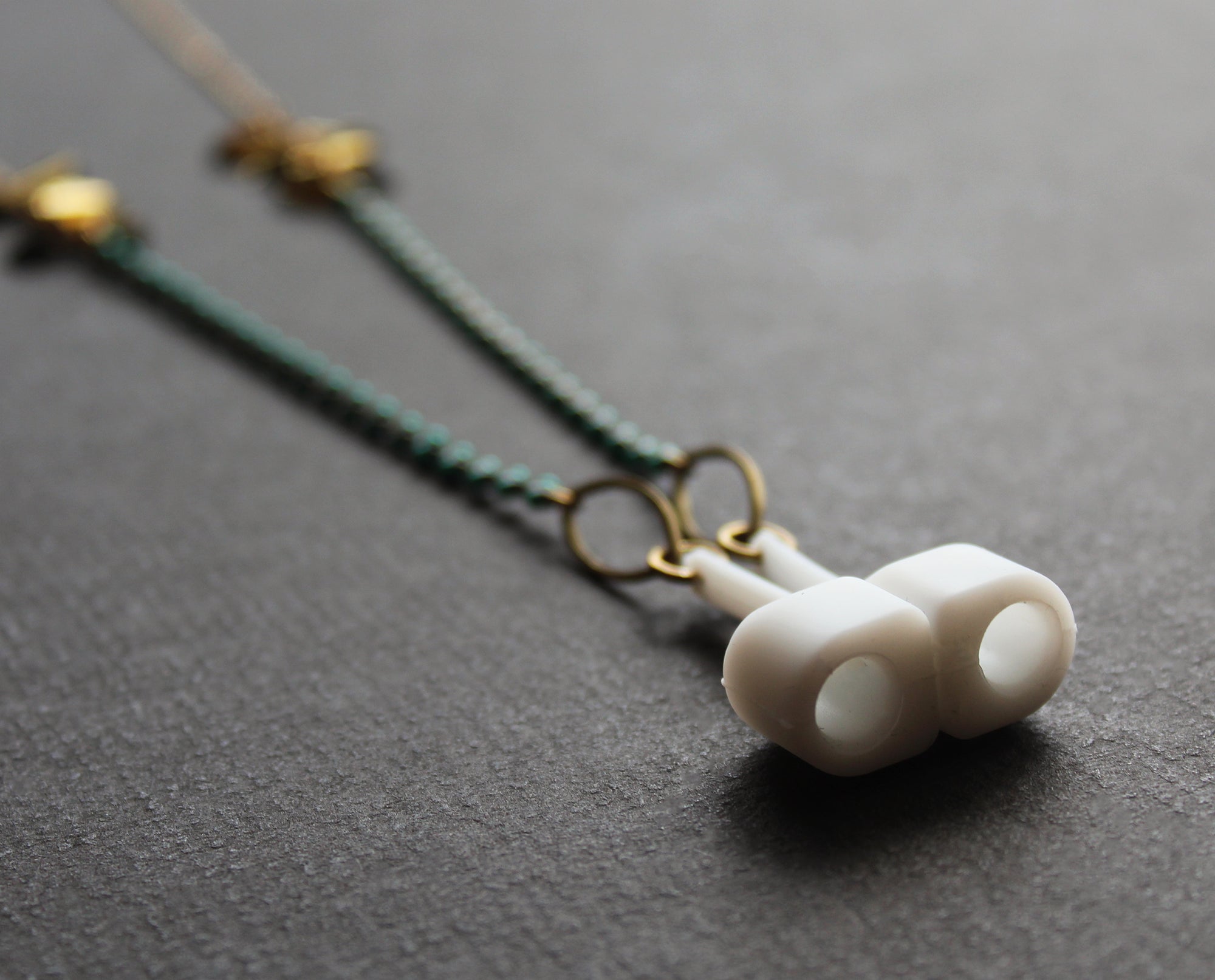 Uzima Earbud Chain