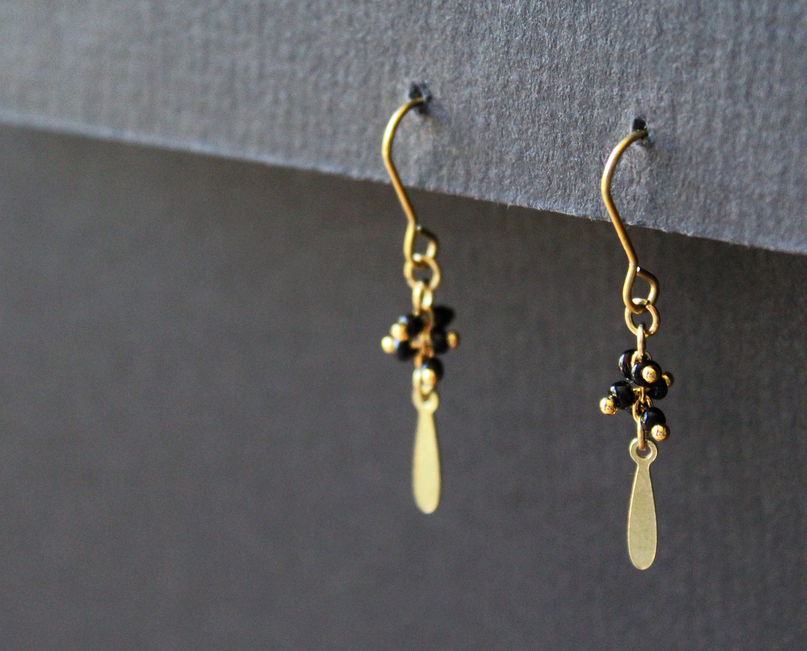 Palo Earrings Black - Short