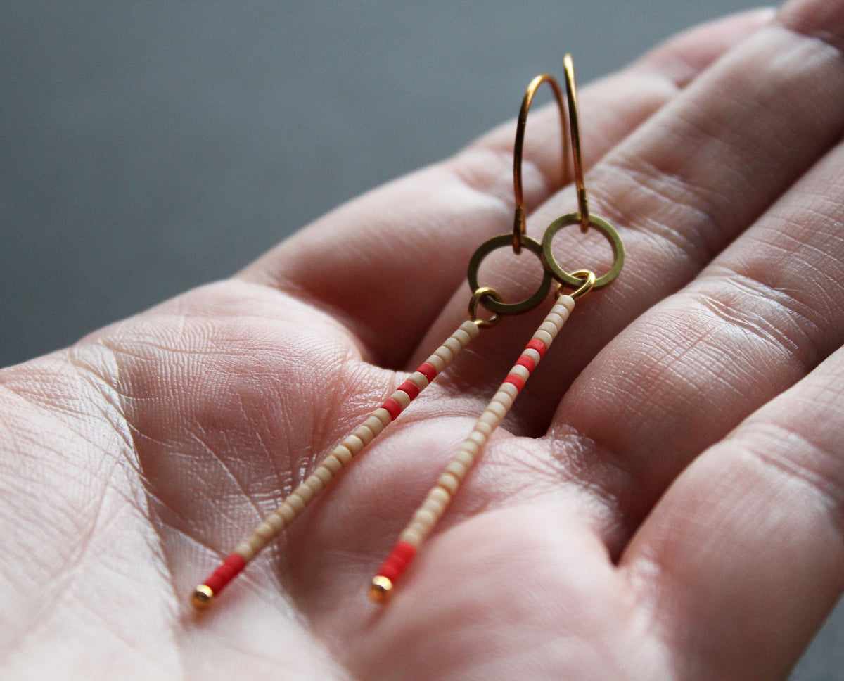 Larna Earrings - Beige &amp; Red
