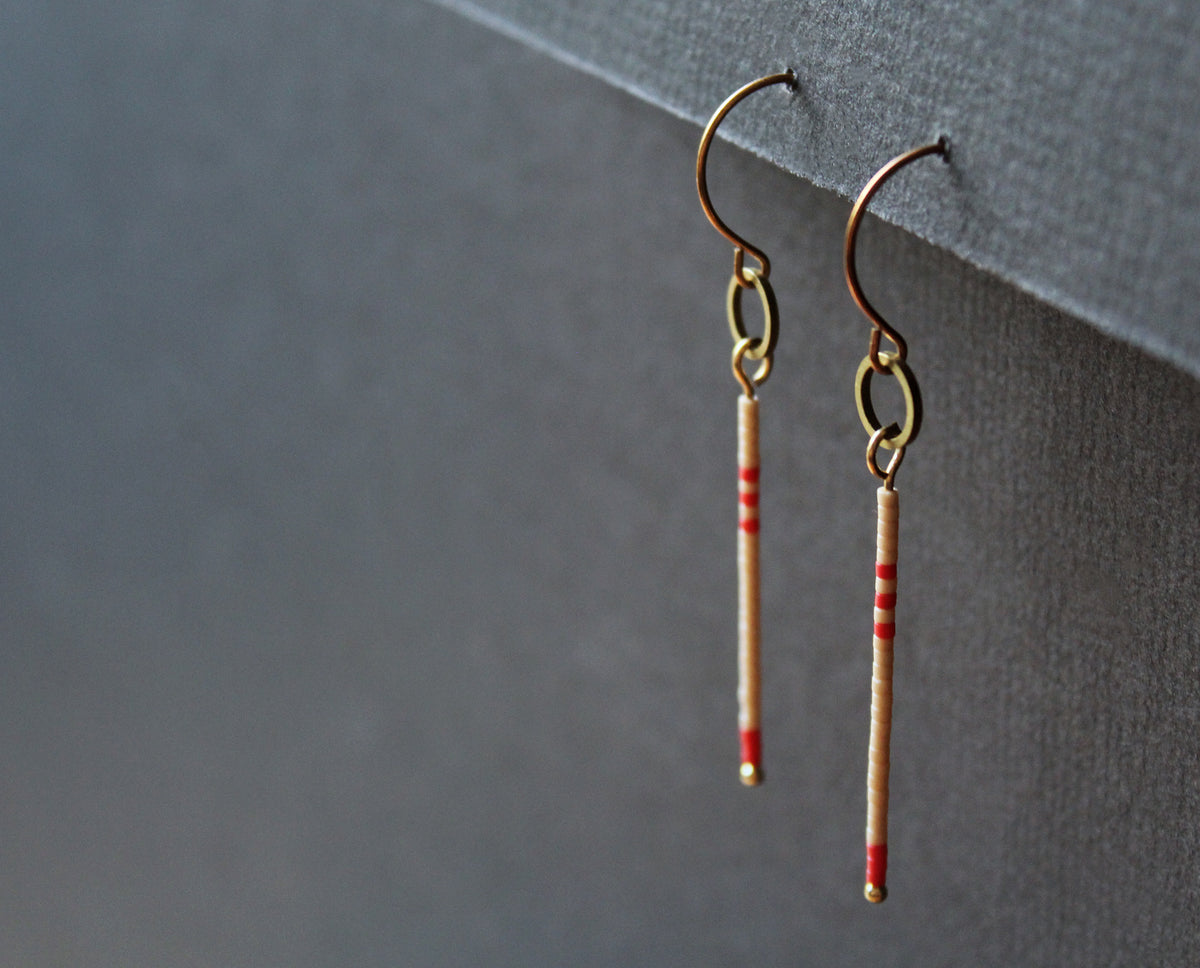 Larna Earrings - Beige &amp; Red