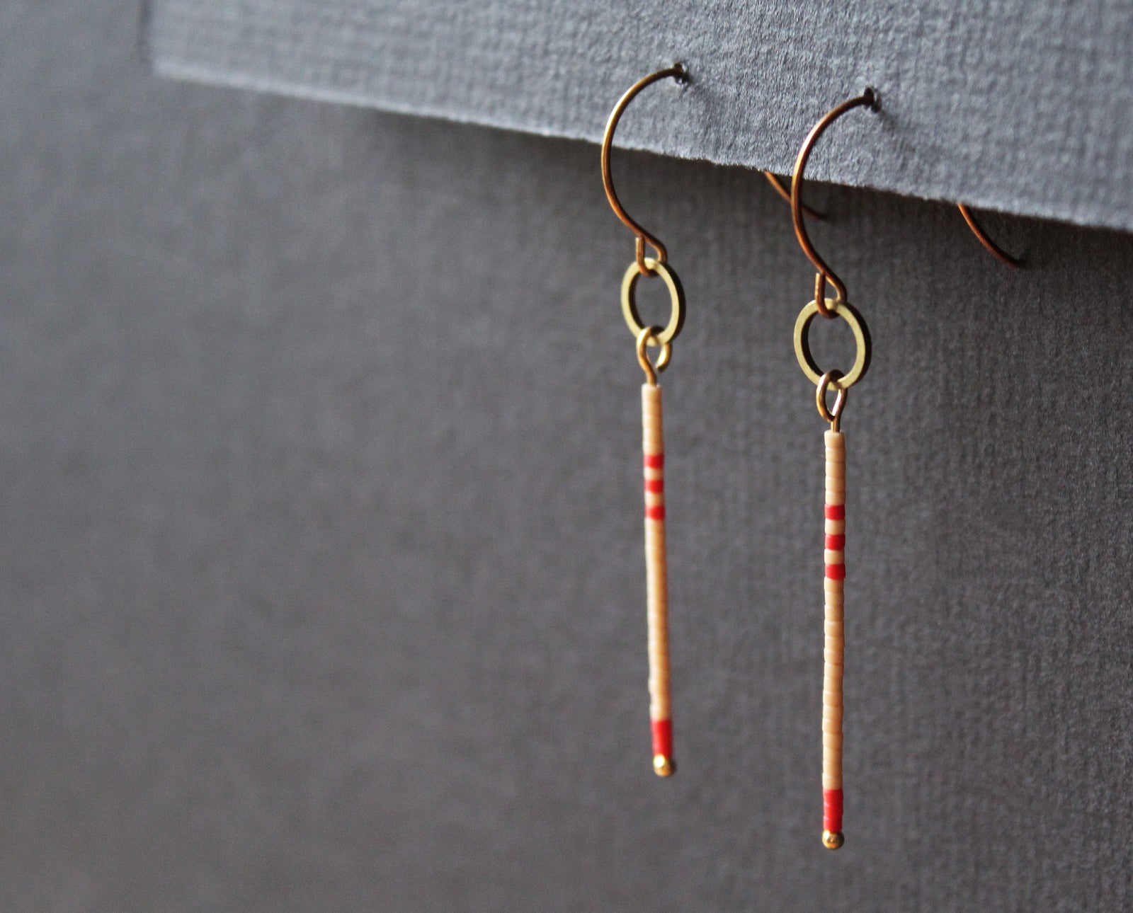 Larna Earrings - Beige & Red