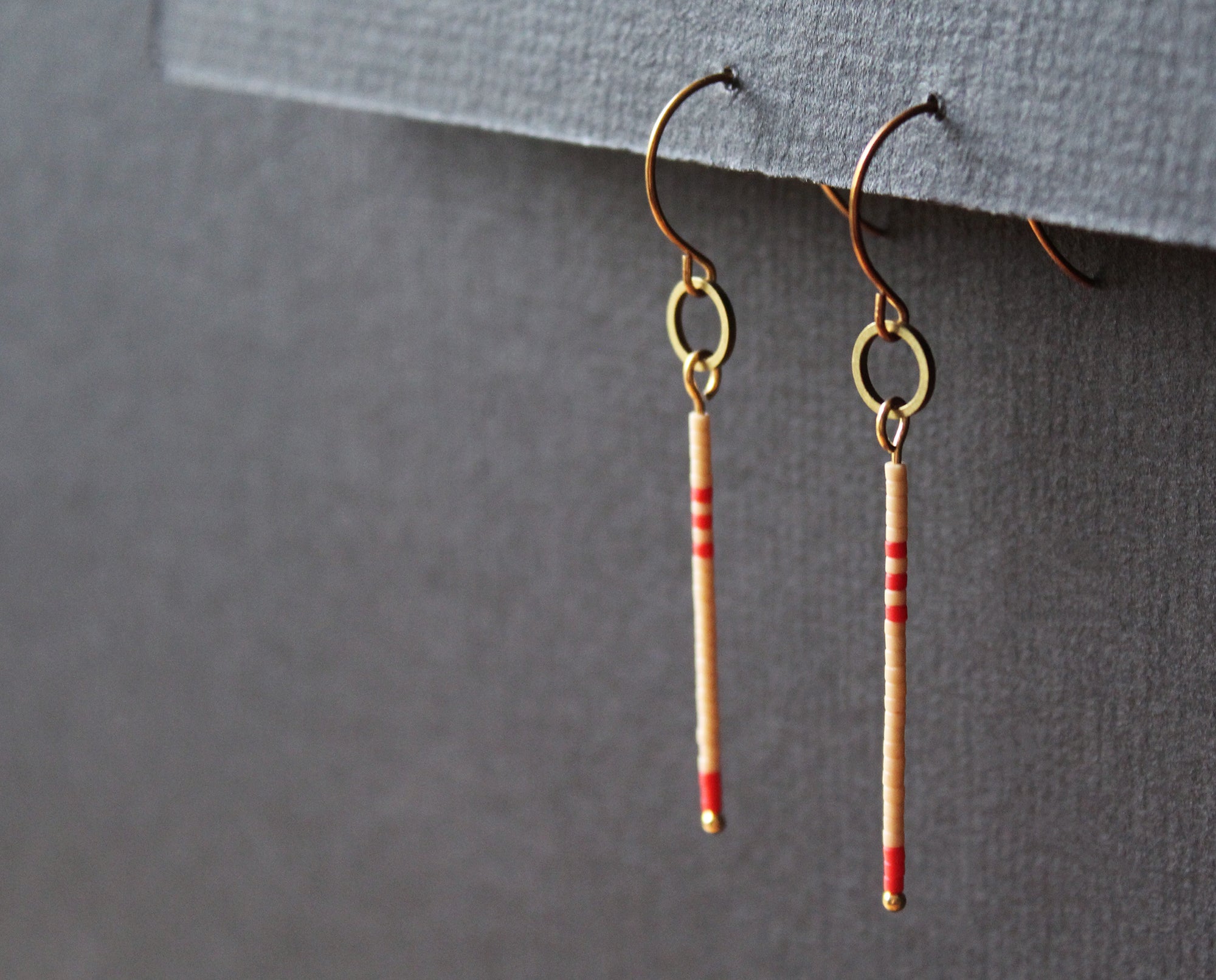 Boucles d'oreilles Larna - Beige & Rouge